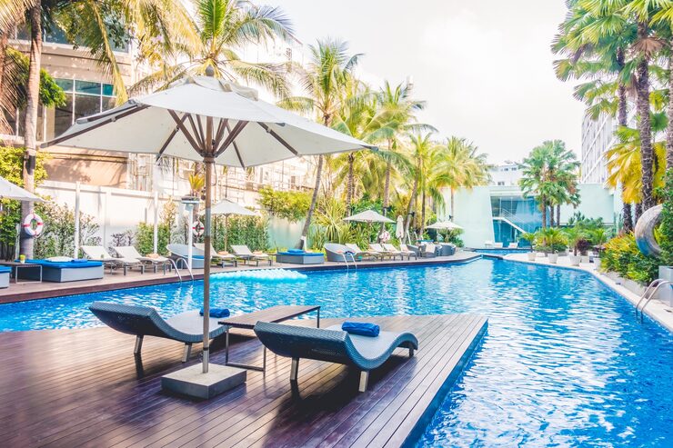 Luxury apartments with clubhouse and swimming pool in Gurgaon